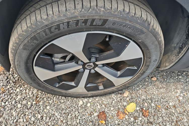 Used Volvo XC40 2024 B4 4x4 Smart Luxury Edition Left Front Wheel Hub