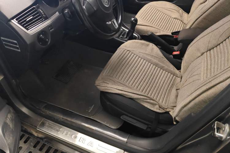 Used Volkswagen Bora 2014 1.6L Manual Fashion Edition Left Front Seat