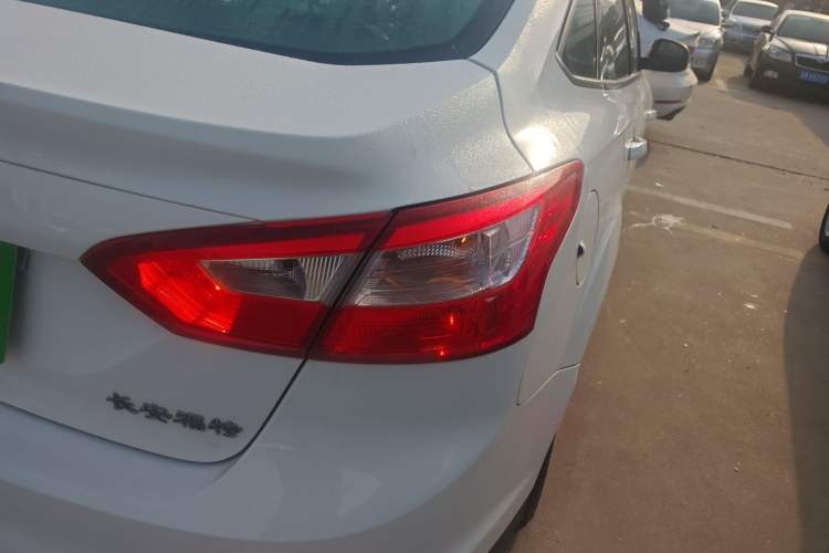 Used Ford Focus 2012 Sedan 1.6L Manual Fashion Edition