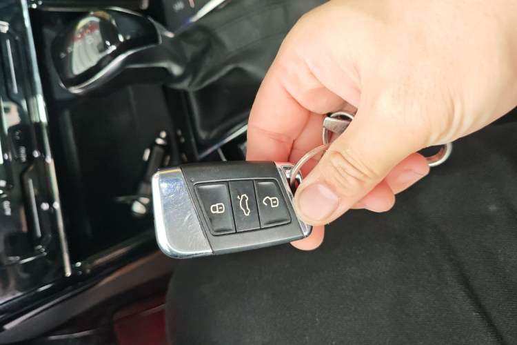 Used Volkswagen Passat 2020 330TSI Luxury Edition China VI Vehicle Key