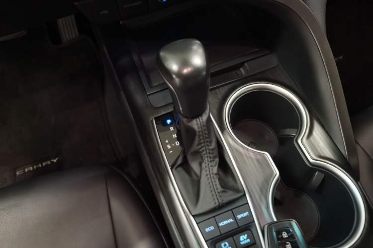 Used Toyota Camry 2021 Dual-Motor 2.5HG Luxury Edition Gear Lever