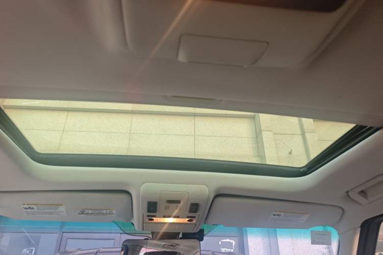 Used Land Rover Range Vogue 2011 5.0 V8 5-Seater Parallel Import Headliner