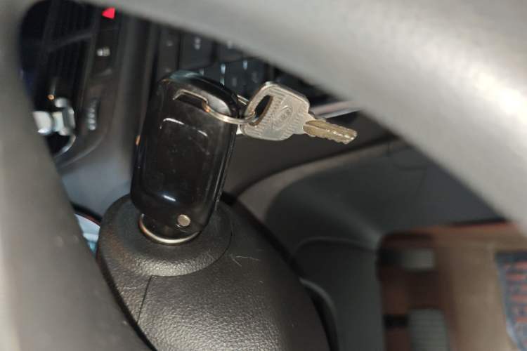 Used Buick Encore 2015 1.4T Automatic Two-Wheel Drive Urban Elite Version Vehicle Key