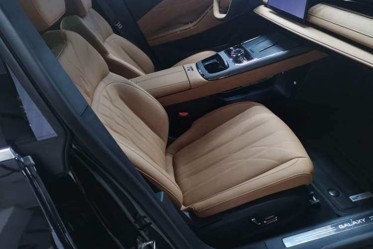 Used Geely Galaxy Galaxy 8 2025 130km EM-i Deluxe Edition
