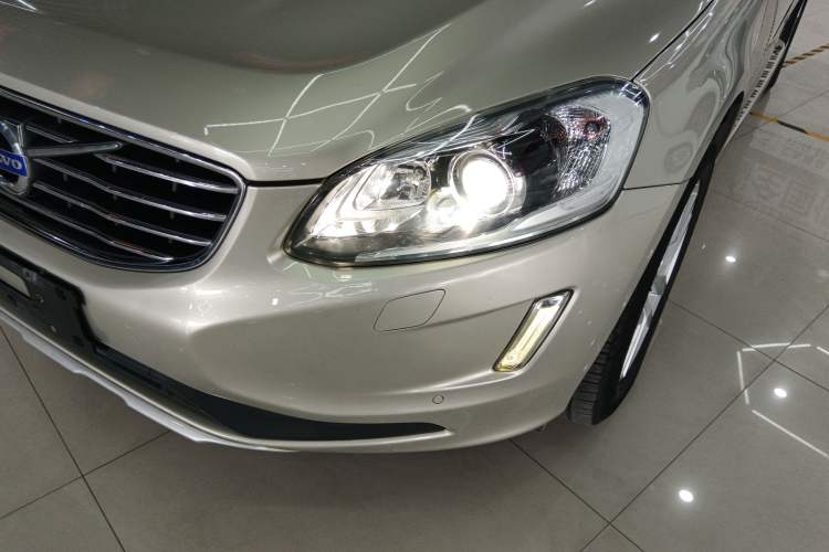 Used Volvo XC60 2017 T5 AWD Smart Upgrade Model Left Front Headlight