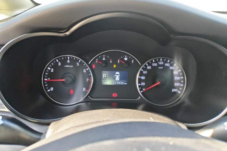 Used Kia Carens 2013 2.0L 7-Seater Automatic Comfort Edition China IV Standard