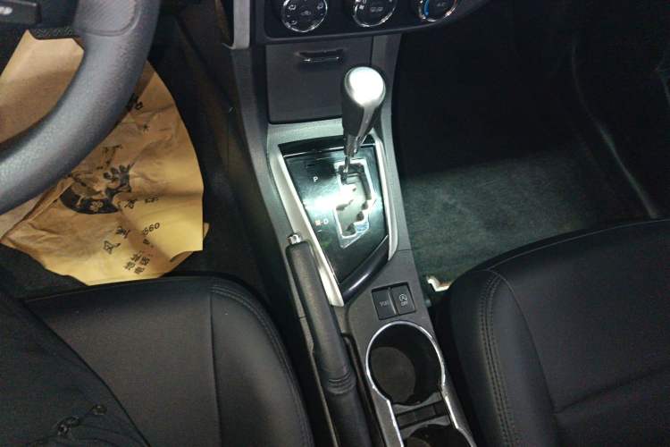 Used Toyota Corolla 2017 Revised Version 1.2T S-CVT GL-i Gear Lever