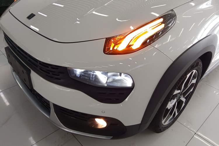 Used Lynk & Co 02 2019 1.5T DCT Two-Wheel Drive Pro Edition China VI Standard
