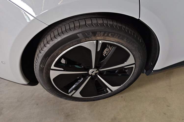 Used Nio ET5T 2024 75kWh Touring Right Rear Wheel Hub