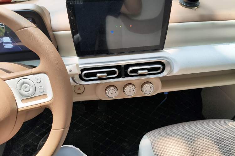 Used Wuling Hongguang MINIEV 2024 3rd Generation 215km Youth Edition Audio And AC Panel