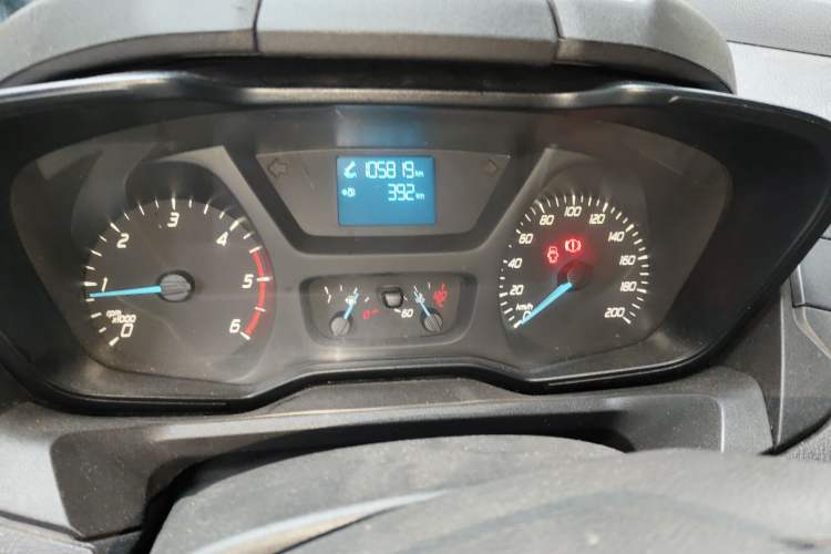 Used Ford Transit 2017 2.0T Diesel Multi-Purpose Commercial Vehicle Mid-Drive Mid-Roof China IV Standard