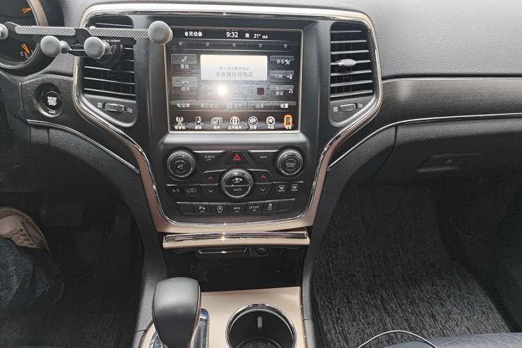 Used Jeep Grand Cherokee 2016 3.0L Comfort Navigation Edition Audio And AC Panel