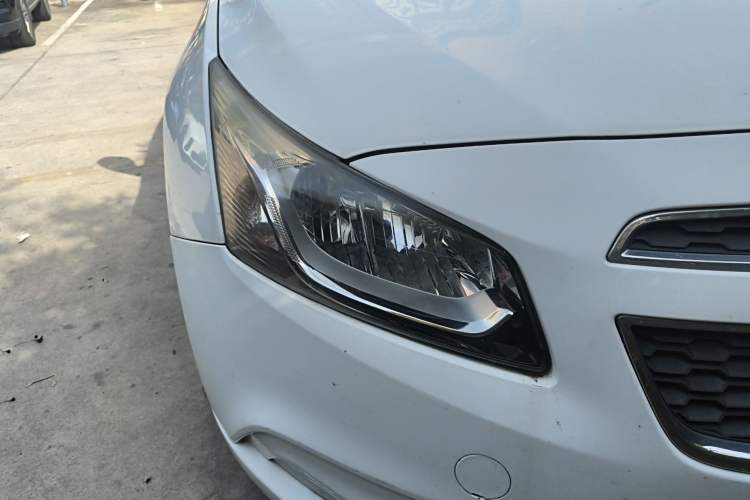 Used Chevrolet Cruze 2015 1.5L Classic SE MT Right Front Headlight