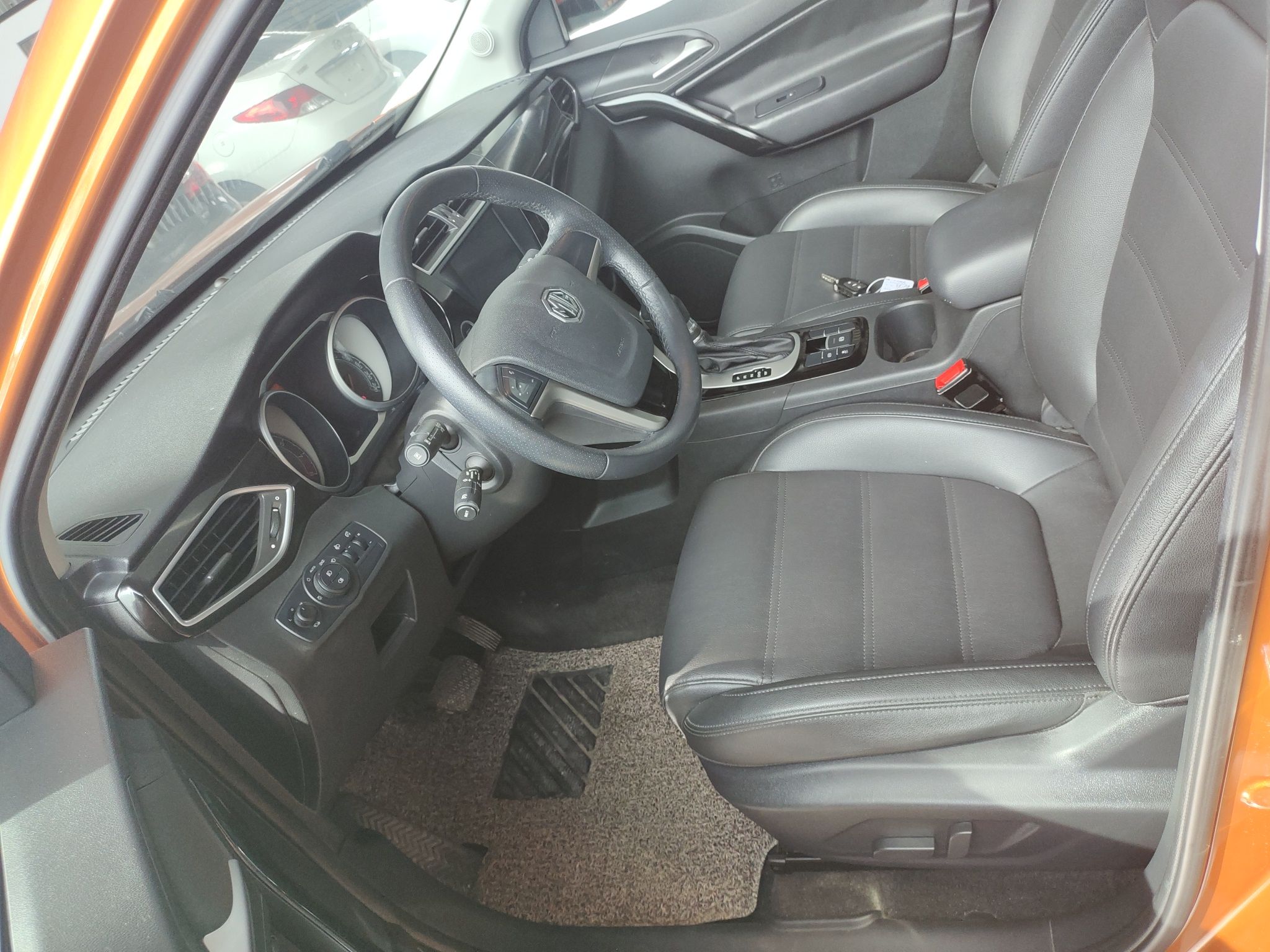 Переднее сиденье в автомобиле