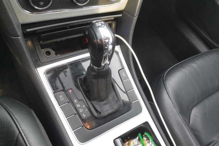 Used Volkswagen Passat 2013 1.8TSI DSG Prestige Edition Gear Lever