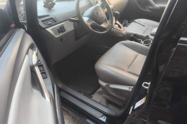 Used Toyota Verso 2014 Starlight 180E CVT Elite Edition