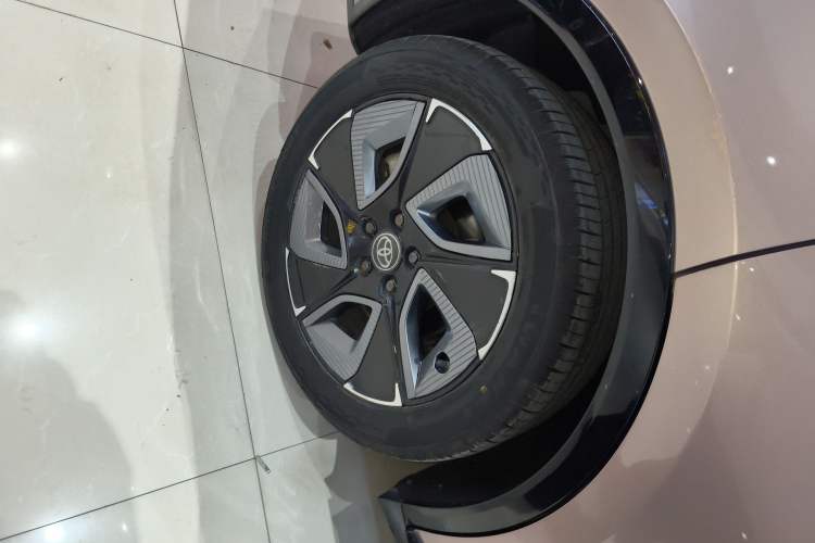 Used Toyota bZ3 2023 616 km Long-Range Premium
