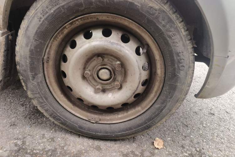 Used Jinbei T3 2015 1.3L Double-Cab Standard Version DLCG12 Right Front Wheel Hub