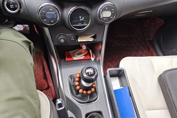 Used BYD Song 2016 Gaishi Edition 1.5TI Manual Leading Model Gear Lever