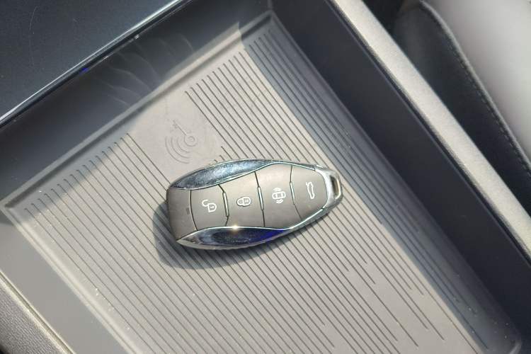 Used Hongqi EH7 2024 760 Pro+ Four-Wheel Drive Version Vehicle Key