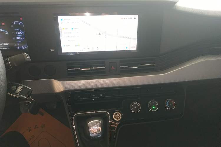 Used Dongfeng Yufeng Yufeng 2023 V9+ 2.0T Manual Front-Wheel-Drive Multi-Function Mid-Roof Van with 7/8/9 Seats
