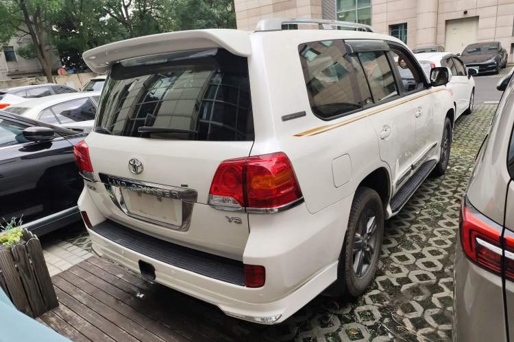 Used Toyota Land Cruiser 2015 4.0L V6 Middle East Low-Trim Version
