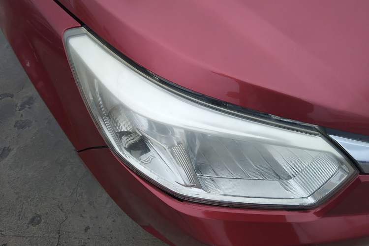 Used Venucia R50 2013 1.6L Manual Fashion Edition Right Front Headlight
