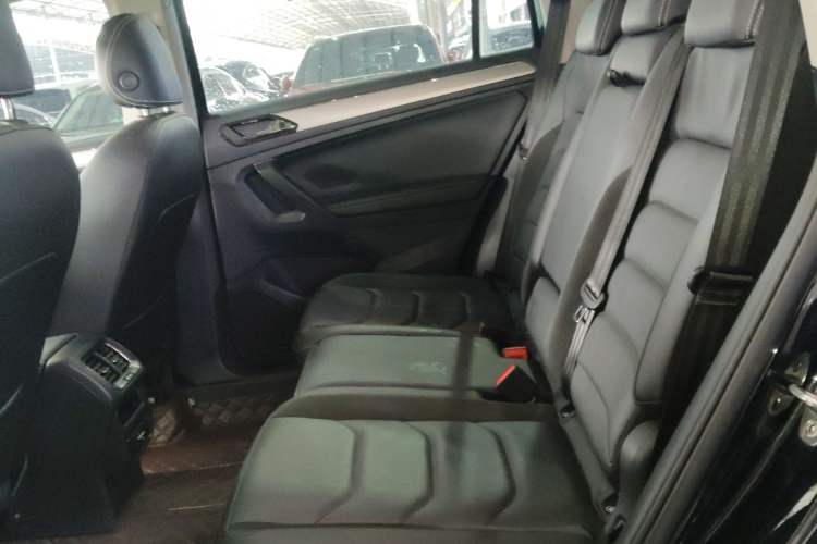 Used Volkswagen Tiguan L 2020 330TSI Automatic Two-Wheel Drive Panoramic Comfort Edition China VI Standard Left Rear Seat