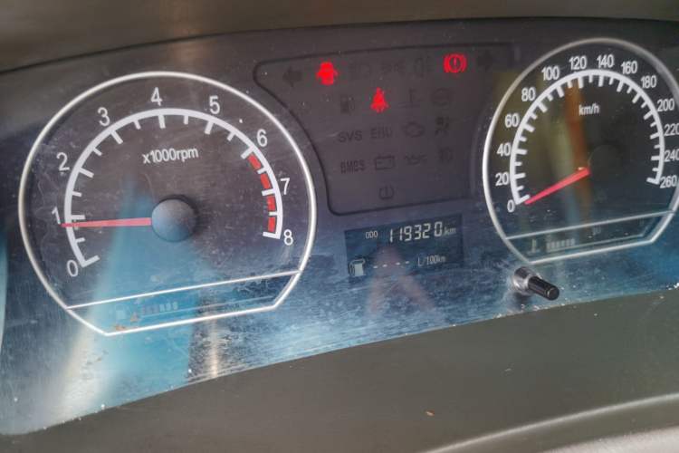 Used Geely Auto Vision 2012 1.5L CVVT Standard Edition Odometer Close Up