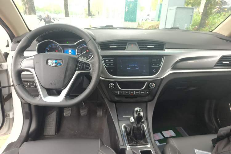 Used Geely Auto Emgrand 2017 Sedan Million Edition 1.5L Manual Upward Connect Version Center Console