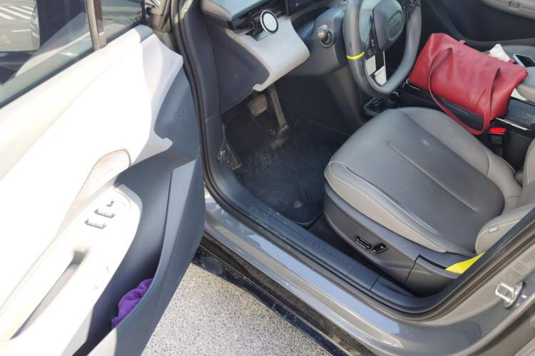 Used Lynk & Co Z20 2025 530 km Range Rear-Drive Max "Chasing the Sun" Edition