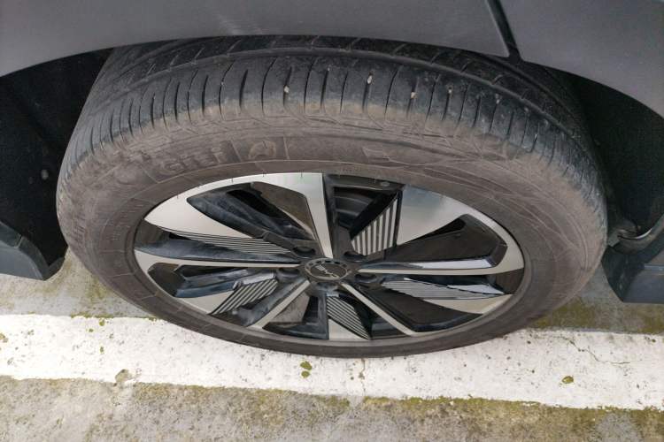 Used BYD Song PLUS New Energy 2025 EV Intelligent Driving Edition 520km Luxury Model Right Rear Wheel Hub