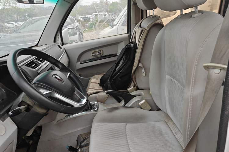 Used Jinbei New Hiace X30L 2016 1.5L Wealth Edition DLCG14 Left Front Seat