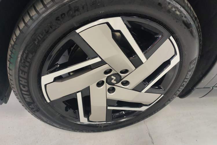 Used ONVO Luxeed L90 2025 Model—Max Six-Seater Version