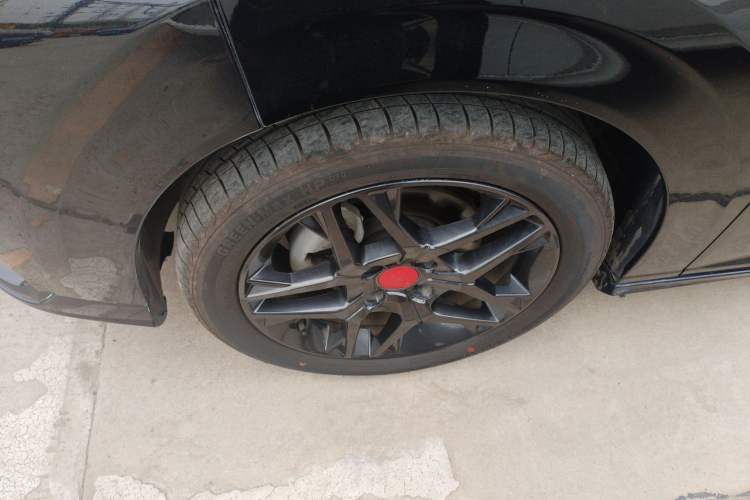 Used Dongfeng Aeolus Yixuan 2021 230T Automatic Zuiying Knight Edition Left Front Wheel Hub