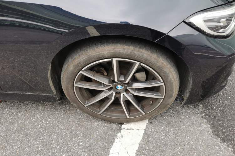 Used BMW 3 Series 2022 325Li M Sport Package Right Front Wheel Hub