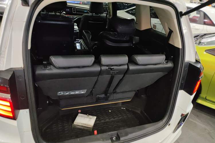 Used Honda Elysion 2019 2.0L Hybrid Luxury Edition
