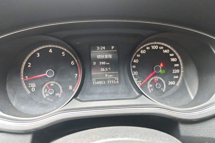 Used Volkswagen Passat 2016 330TSI DSG Luxury Edition Odometer Close Up