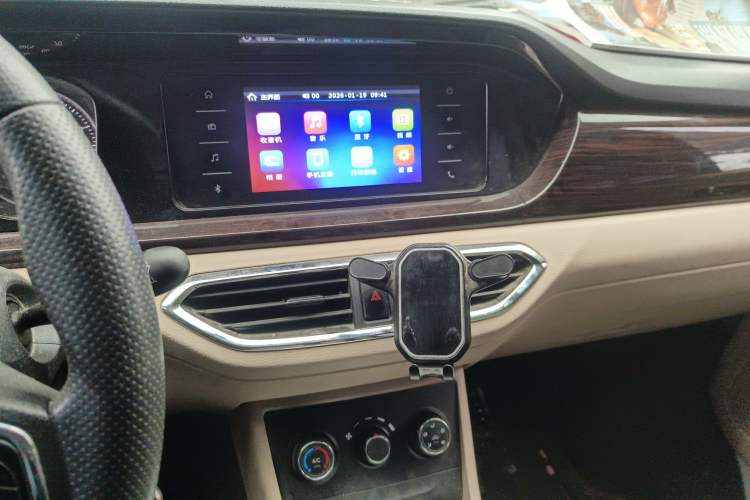 Used CHANGAN KUAYUE Xing V5 EV 2021 Luxury 6-Seater Passenger Bus with Lingdian System