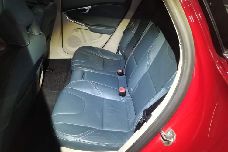 Used Volvo V40 2014 2.0T Zhiya Edition
