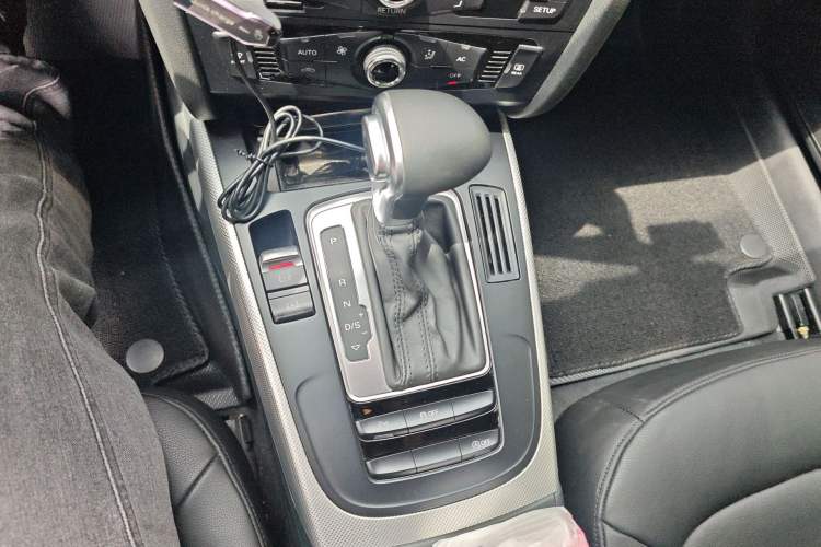 Used Audi A4L 2013 35 TFSI Automatic Standard Model Gear Lever