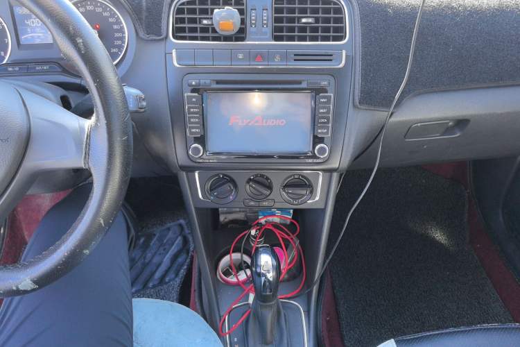 Used Volkswagen Polo 2014 1.4L Automatic Comfort Edition Audio And AC Panel