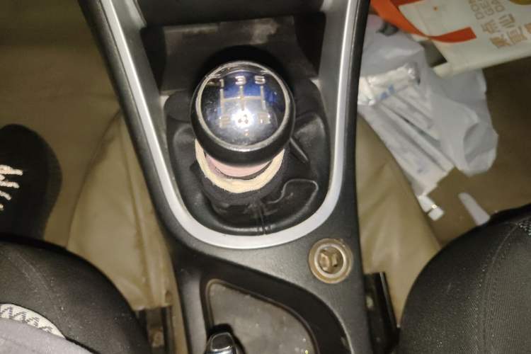 Used Peugeot 307 2010 Hatchback 1.6L Manual Comfort Edition Gear Lever