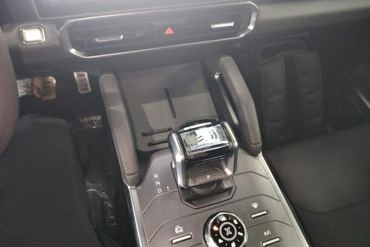 Used JETOUR Traveler 2023 2.0T All-Wheel Drive CrossPRO+
