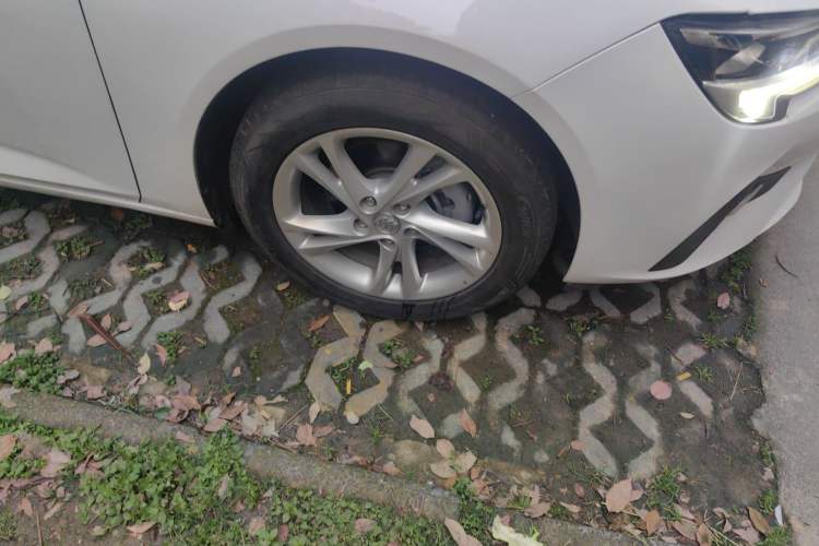 Used Buick Regal 2020 552T Luxury Version Right Front Wheel Hub