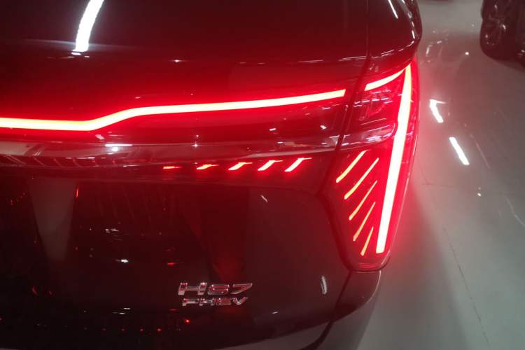 Used Hongqi HS7 PHEV 2024 2.0T PHEV Four-Wheel Drive Flagship Edition 6 Seats
