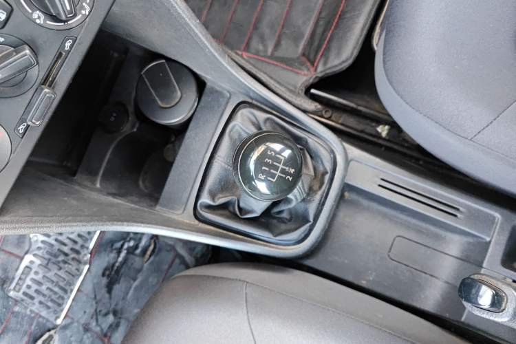 Used Volkswagen Jetta 2013 1.4L Manual Fashion Model