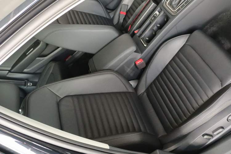 Used Volkswagen Magotan 2019 330TSI DSG Leading Model China VI Standard Right Front Seat