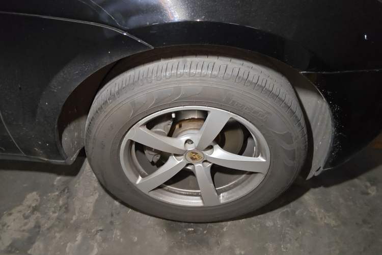 Used Porsche Macan 2017 Macan 2.0T Right Front Wheel Hub