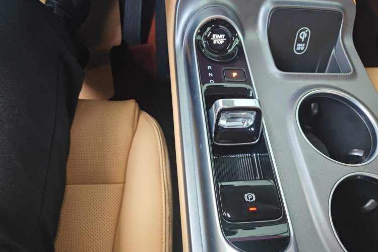 Used GAC Trumpchi E8 2024 Honor Series 2.0L Honor Edition Gear Lever